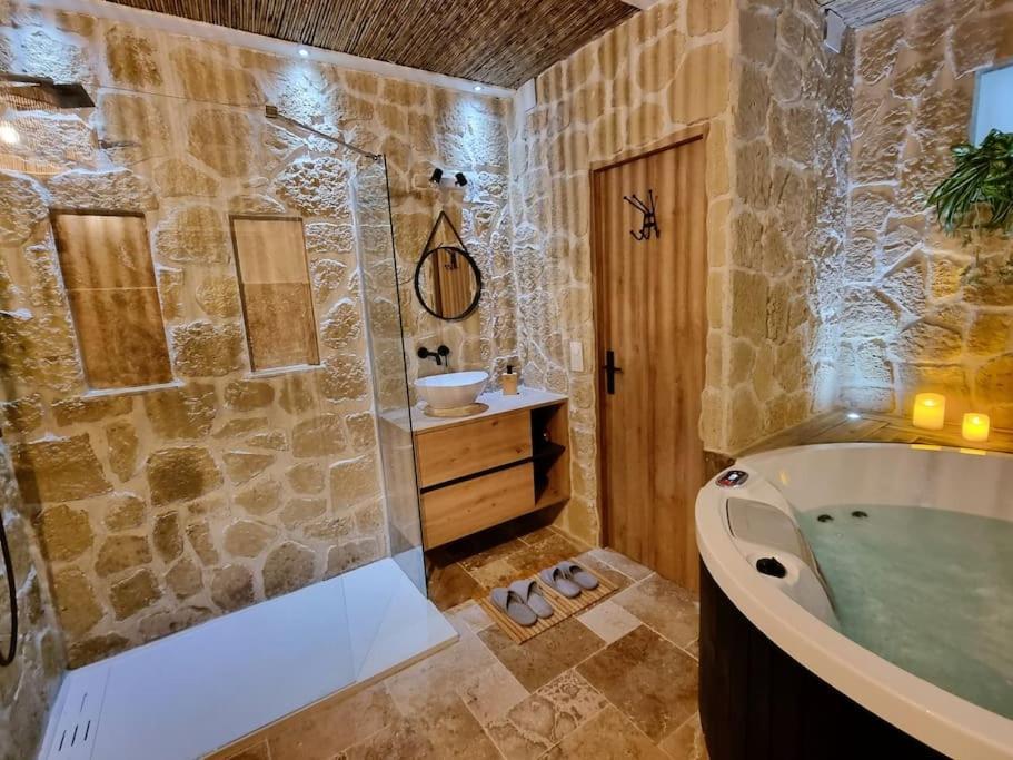 Les Spas De La Mer, Suite & Spa, Love Room, Plein Coeur Du Grau Le Grau-du-Roi Buitenkant foto